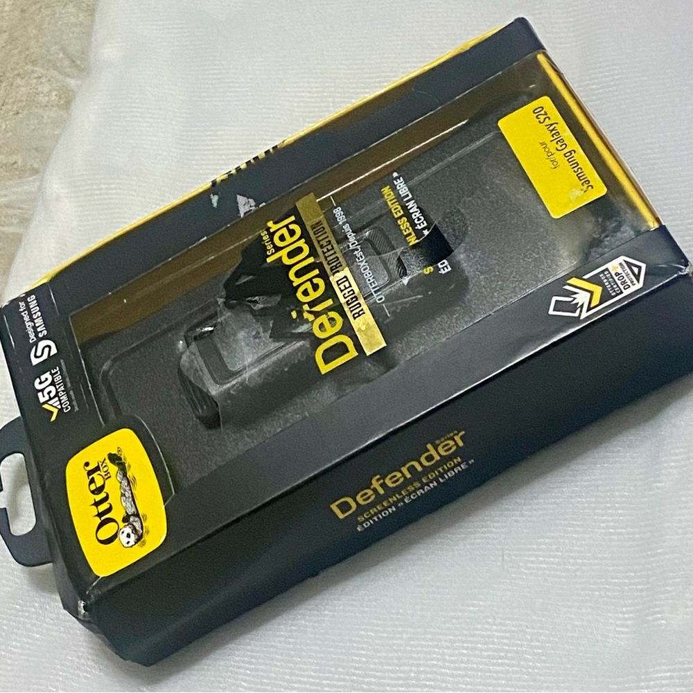 ❌ FREE IN YOUR BUNDLE ❌OtterBox Defender Series Screenless Edition Black Case